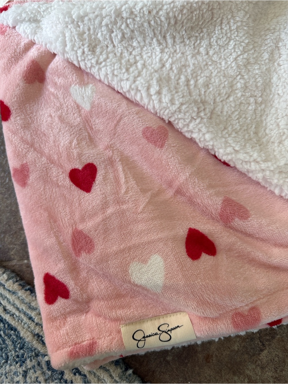 Jessica Simpson 2 piece Pink Heart Sherpa Throw Blanket with fuzzy socks
